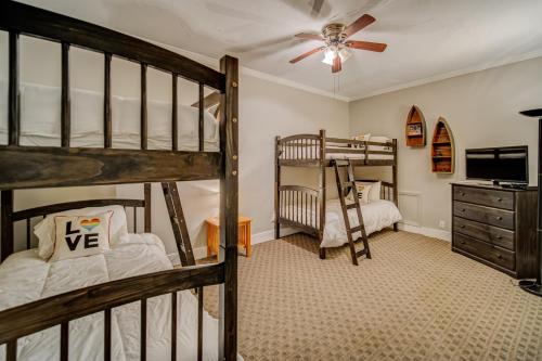 Hibernation Station - Community Amenities Wooded Views - image 2
