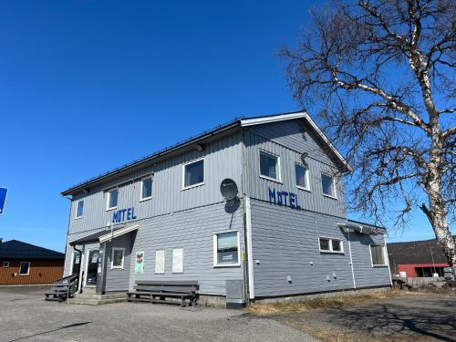 A szálláshely kívülről, Tanabrew in Tana