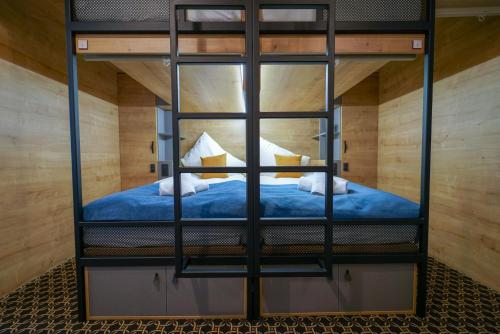 CHORS like a hotel - Capsule & NFT Boutique Hostel Bratislava - City Center obrázok