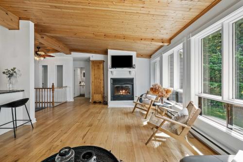 Lake - Spa - Pool Table - Chalet Ookpik in Mansonville (QC)