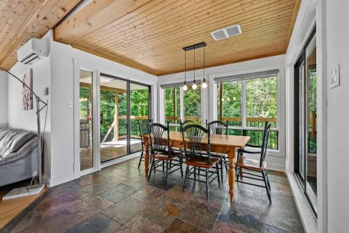 Lake - Spa - Pool Table - Chalet Ookpik in Mansonville (QC)