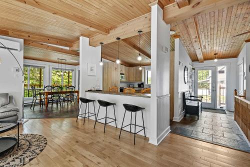 Lake - Spa - Pool Table - Chalet Ookpik in Mansonville (QC)