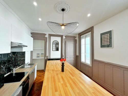 Suite Celestine - Appartement 4 & 8 personnes - Check in h24 & wifi 5