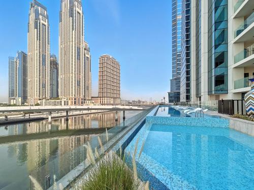 Luxury Suite Huge Terrace Canal and Gevora Views with Infinity Pool, Dubai