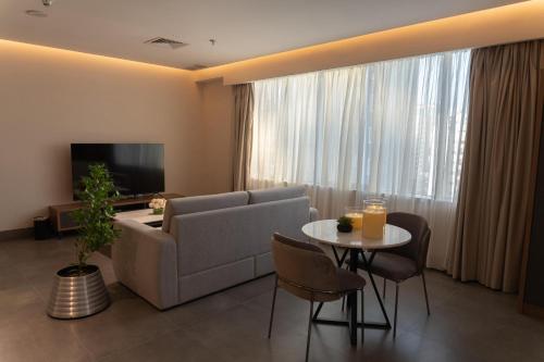 Sara Plaza Room Type - Deluxe King Suite
