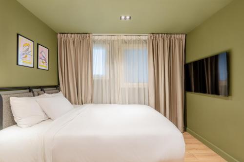 Grey l studio apartments Downtown Cairo Ouzonian House Room Type - Queen Studio