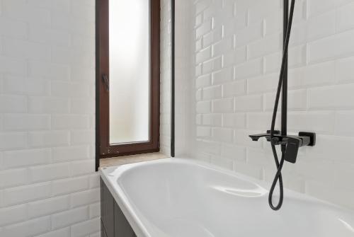 Banheiro, Family Apartment near the Beach in Sopot by Noclegi Renters in Górny Sopot