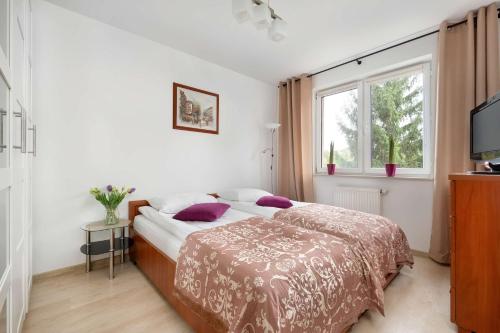 Cosy Apartment in Wrocław with Balcony Ideal for Relaxation by Noclegi Renters – khách sạn tại Kowale