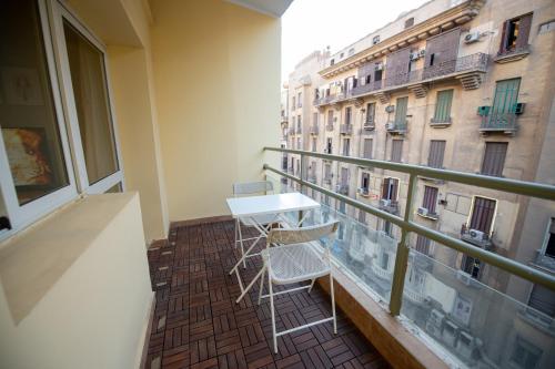 grey l studio apartments Downtown Cairo Ouzonian House in 카이로