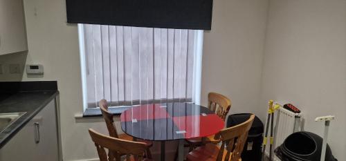 Solid Mirror Home Milton Keynes in قرب المركز