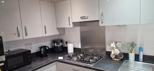 Solid Mirror Home Milton Keynes in قرب المركز