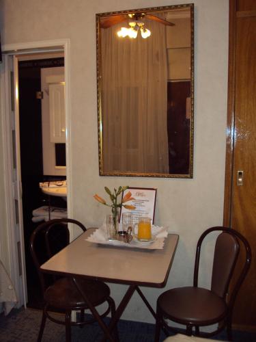 المرافق, فندق ريي (Hotel Rey) in Balvanera