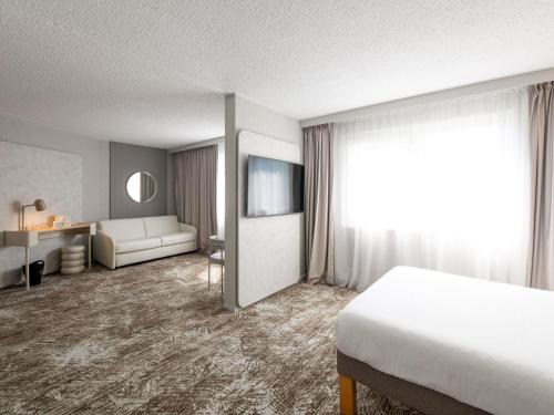 1 double bed, 1 twin bed