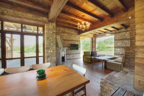 Koplietošanas atpūtas telpa ar TV, Leshten Guest Homes in Leshten