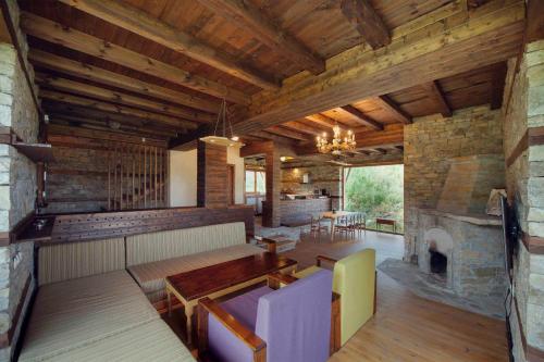 Koplietošanas atpūtas telpa ar TV, Leshten Guest Homes in Leshten