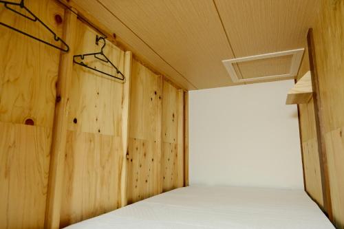 Out of Office Hostel by 旅路