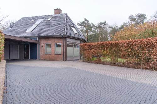 Familiehuis Rheeze met Jacuzzi in Rheeze