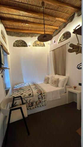 Rustic Retreat in Town in Skyros