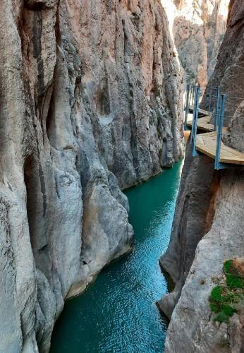 Tuvākā izklaides vieta, El Mirador de la Fuente in Cuevas de Cañart