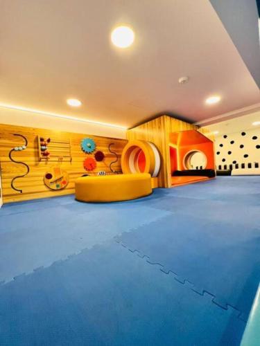 Florencia 2BR Zona 10 Luxury Suite - Pool Gym & View - image 2