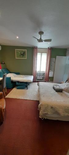 1 king bed, 2 twin beds