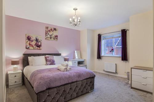 4bed 3 Bath Home I Sleeps 8-9 I Family & Contractors I Parking - Bedford