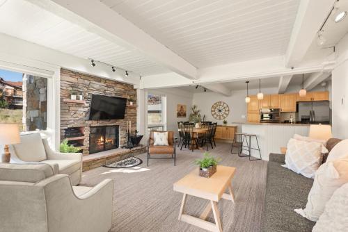 Enclave 209, Snowmass Ski-In/Ski-Out Condo w/Shared Pool/Hot Tub, Snowmass Village (photo 3)