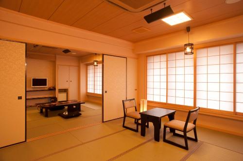 Japanese-Style Deluxe Room image 3