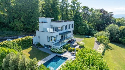Villa heart of Evian swimming pool - Location saisonnière - Évian-les-Bains