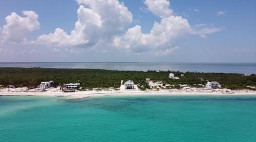 Beachfront Cancun Luxury Villa in Private Paradise Aldea Zac-Nah, Cancún (photo 4)