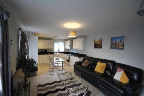Holden Court Apartments -Apt 4