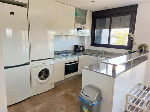 keuken, Arenales Playa Superior by Mar Holidays in Arenales Del Sol