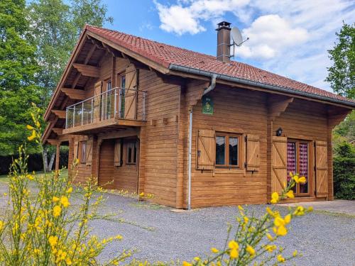 . Chalet confortable avec cheminée à Taintrux