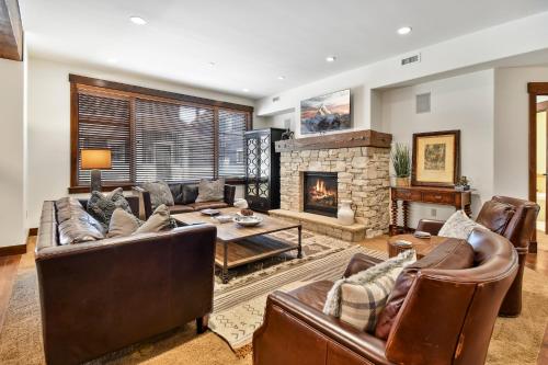 Silver Star #4102 - 3 Bed Condo
