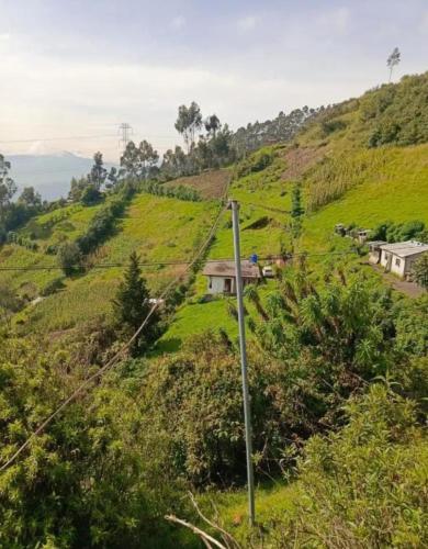 Casa de campo sendero al Ruco Pichincha in เบลิซาริโอ เกเบโด