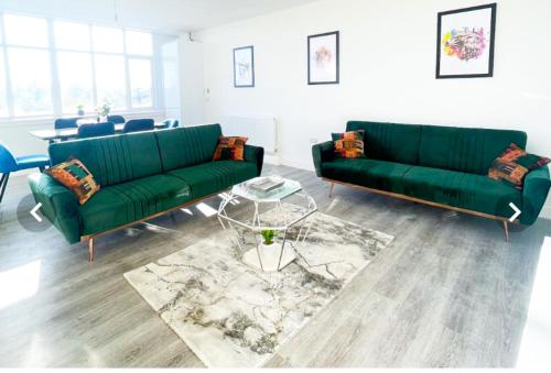 The Felix Apartments - 3 Bedrooms - FREE Parking - Close to train station in ﻿弗利特威克