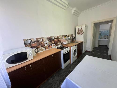 Трёхкомнатная квартира на Караменде-би (Трехкомнатная квартира на Караменде-би) in Balkhash