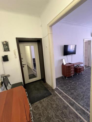 Трёхкомнатная квартира на Караменде-би (Трехкомнатная квартира на Караменде-би) in Balkhash