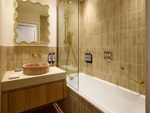 room detail thumbnail 2
