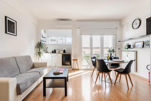 Modern Studio 10 min to Venice