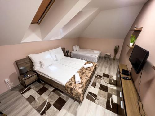 Fehér Akác Wellness Vendégház (Feher Akac Wellness Vendeghaz) in นีราดอนี