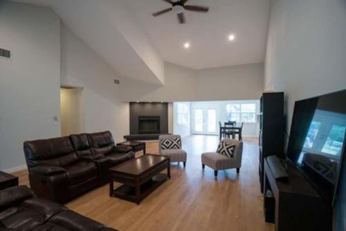 2 Large Bedrooms Open Living Peaceful in Manchaca