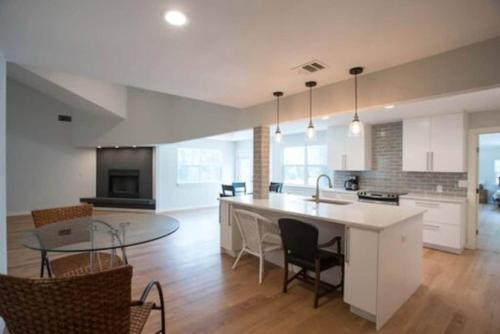 2 Large Bedrooms Open Living Peaceful in Manchaca