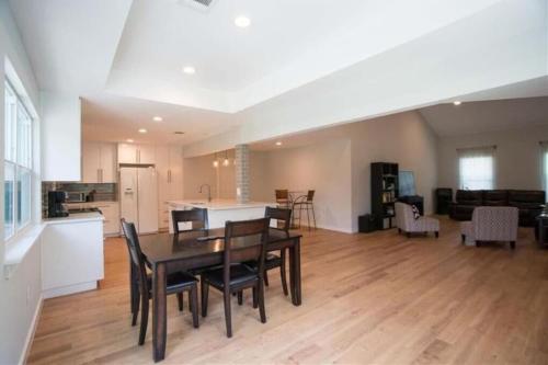 2 Large Bedrooms Open Living Peaceful in Manchaca