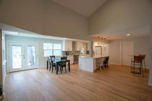 2 Large Bedrooms Open Living Peaceful in Manchaca