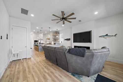 Brand new bayfront home, gorgeous pool in Kemah (TX)