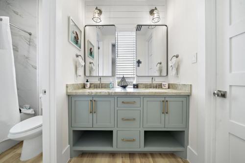 Brand new bayfront home, gorgeous pool in Kemah (TX)