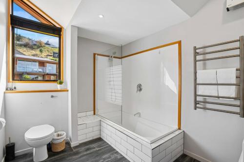 Lakeview Alpine Villa - Great Views Close to Town - image 10