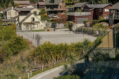 Lakeview Alpine Villa - Great Views Close to Town - image 4