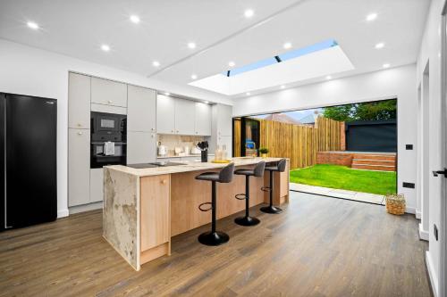 Exceptional 4 Bedroom House - Garden - Netflix - Parking 154R